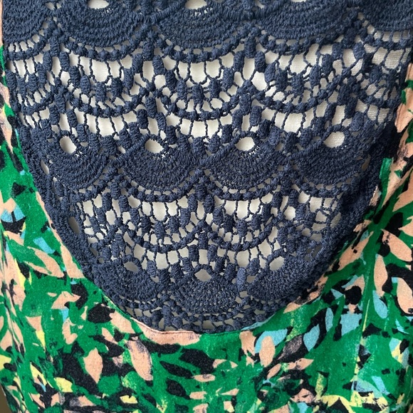 Women’s XL Green Front Tie Floral Green Dress With Blue Crocheted Back By Mudd - Picture 2 of 4